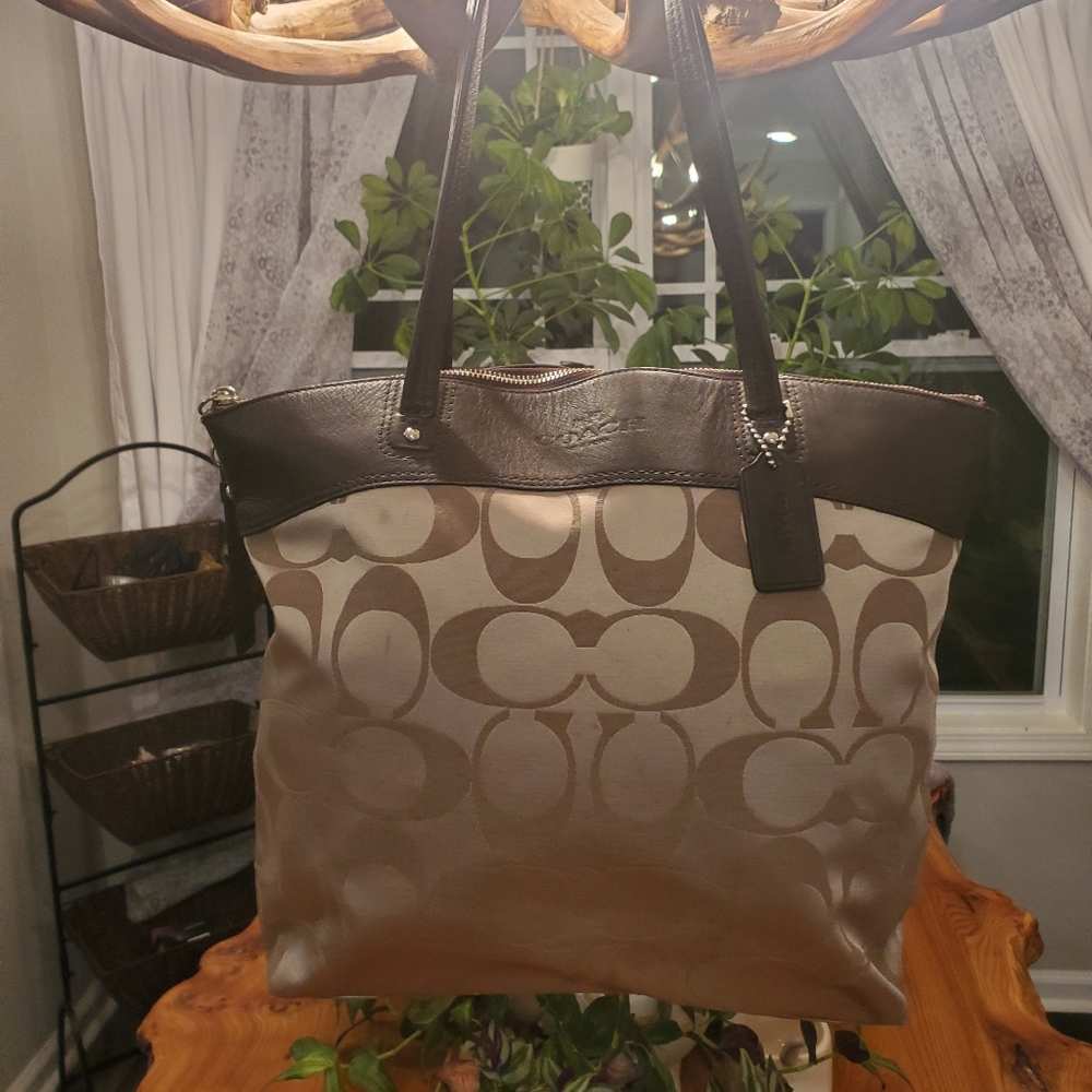 Coach Laura Signature Tote